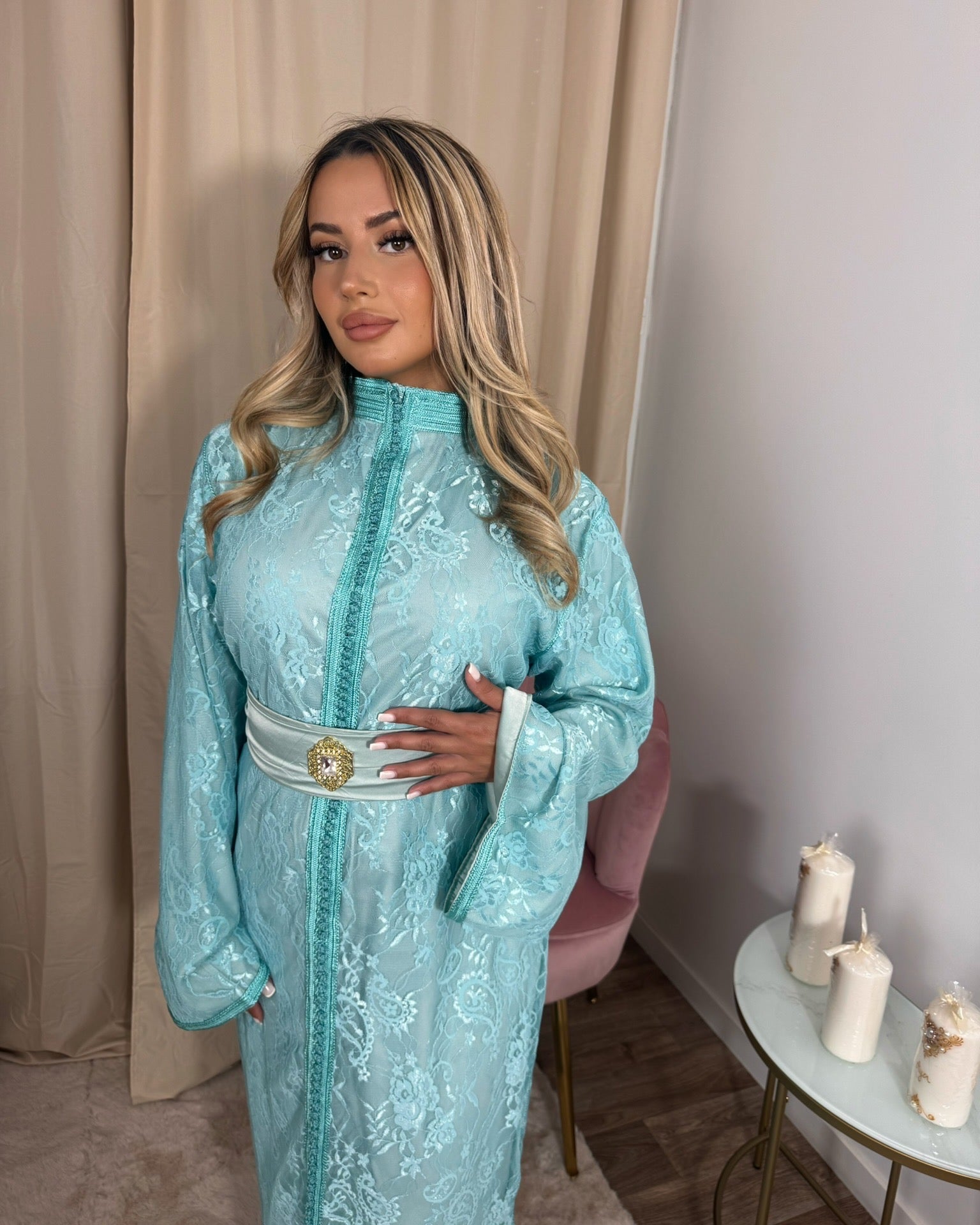 Caftan sirène marocain bleu turquoise – Élégance lumineuse et raffinement