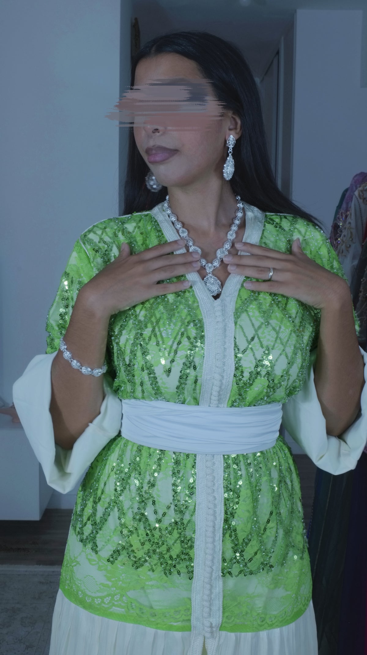 Caftan Aya vert pistache & Ivoire — Sequins