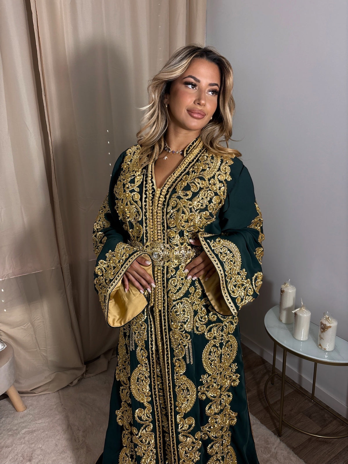 Caftan Royal vert émeraude et or – Luxe et prestige marocain