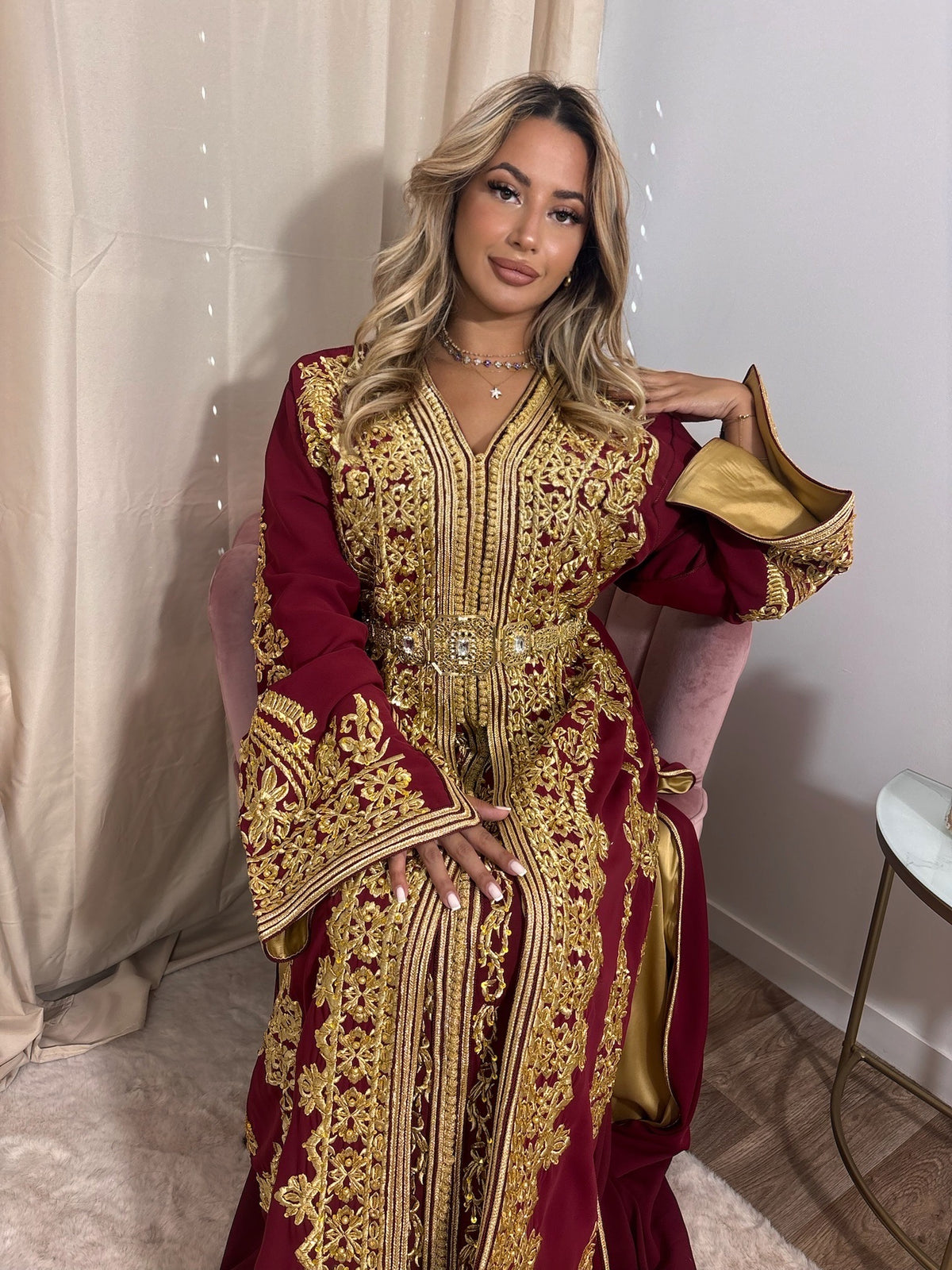 Caftan Royal bordeaux et or – Haute couture marocaine