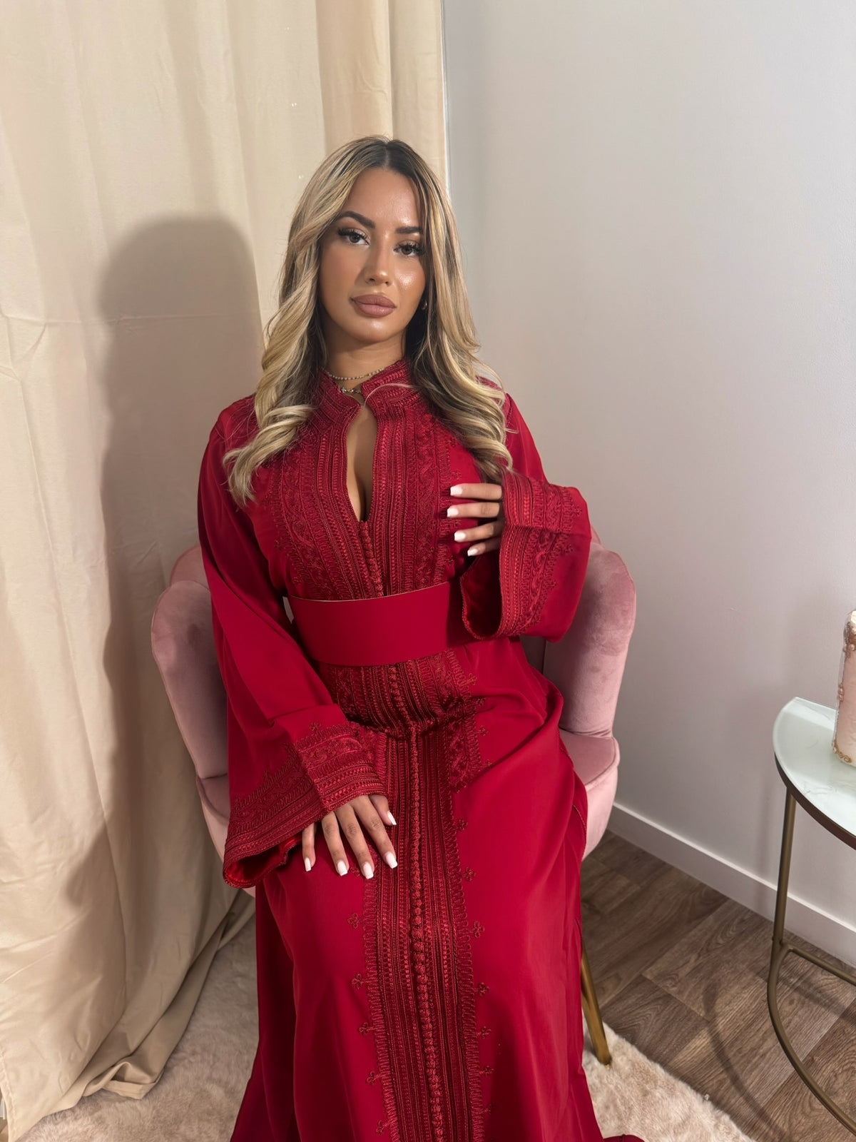 Caftan HUDA rouge – Élégance intemporelle
