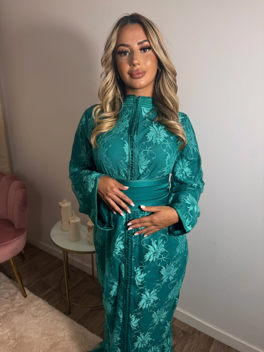 Caftan sirène marocain vert émeraude – Élégance naturelle et raffinement