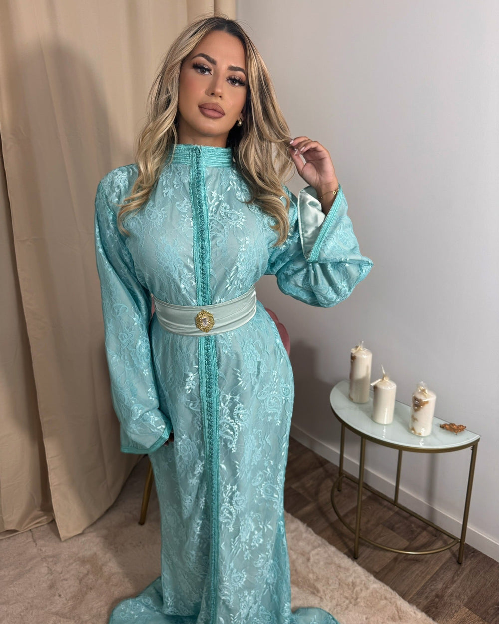 Caftan sirène marocain bleu turquoise – Élégance lumineuse et raffinement
