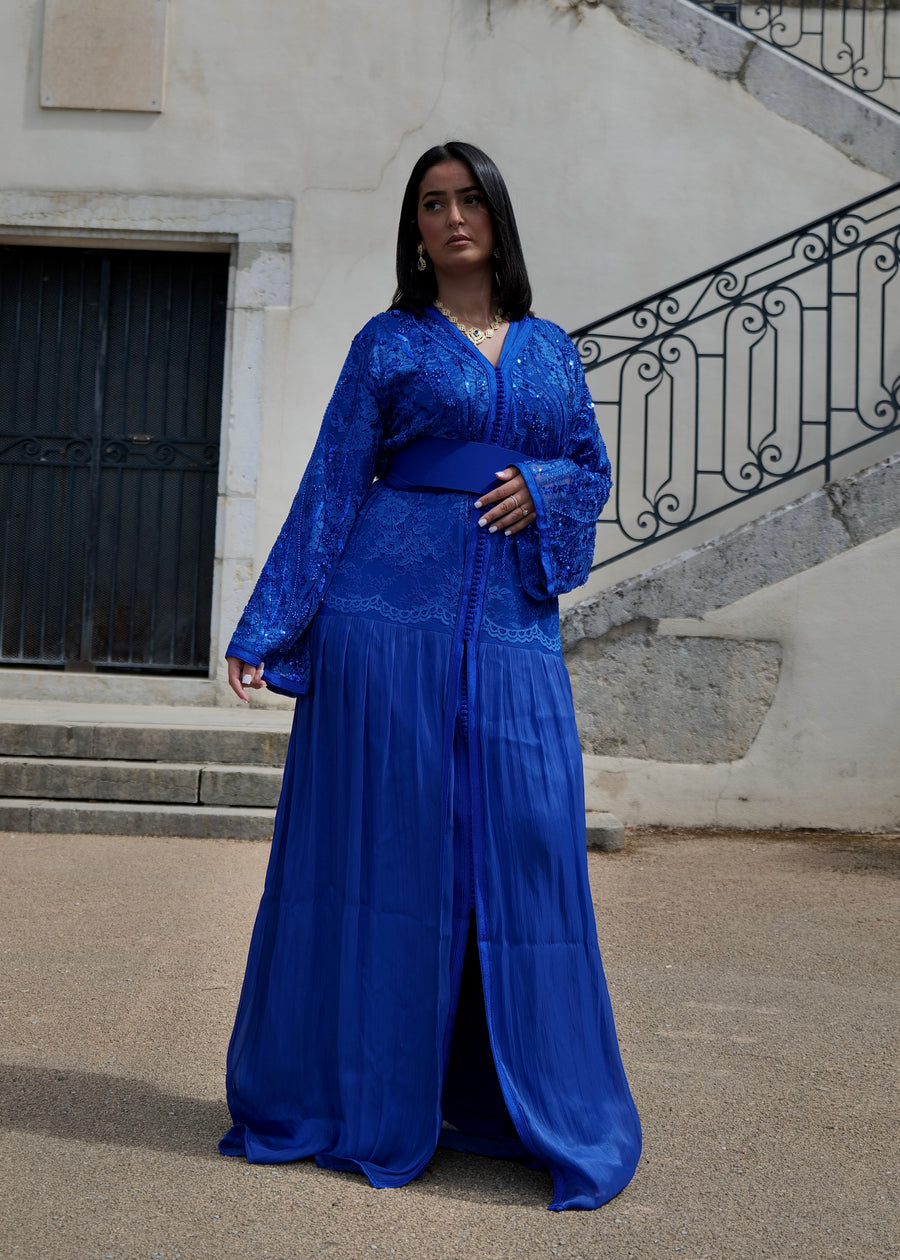 Caftan Bleu Roi en Dentelle & Sequins (collection 2026/2027)